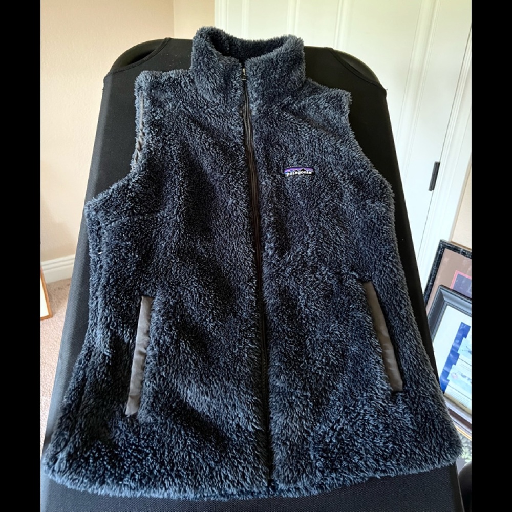 Patagonia fleece vest women’s size medium. Only worn a couple times. 🤗💕
